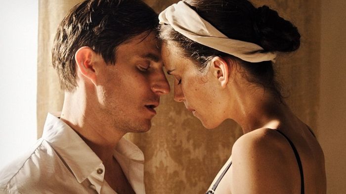 Hotel Desire - Clemens Schick, Saralisa Volm