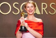 <a href='ator/129814/jessie-buckley/' style='color:#FFFFFF' class='enlace_azul'>Jessie Buckley</a> - Prêmios Oscar 2026 